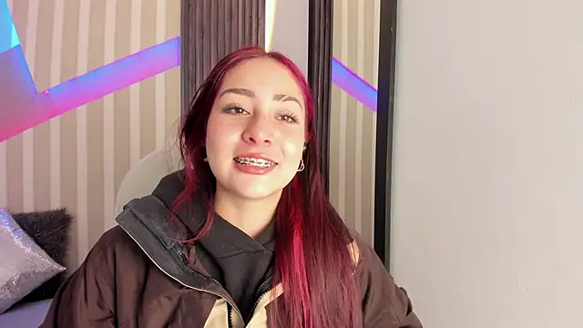 Snapshot of emily_layton chatting on November 14, 2025, 2:43 pm emily layton online show from November 14, 2025, 2:43 pm