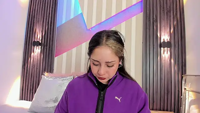 Snapshot of emily_layton chatting on October 20, 2025, 2:39 pm emily layton online show from October 20, 2025, 2:39 pm