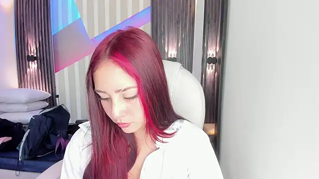 Snapshot of emily_layton chatting on November 8, 2025, 2:31 pm emily layton online show from November 8, 2025, 2:31 pm