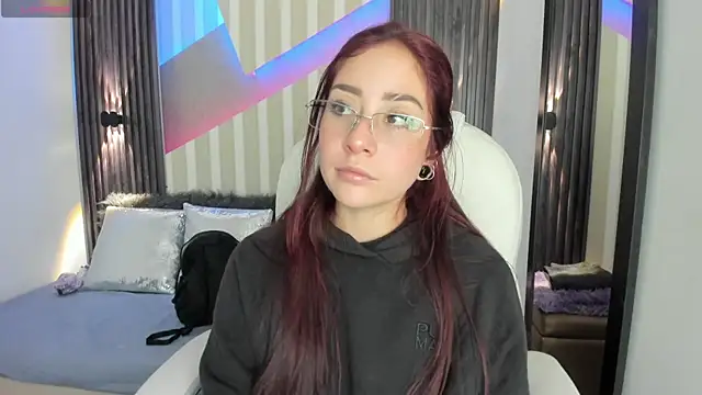 Snapshot of emily_layton chatting on November 29, 2025, 4:07 pm emily layton online show from November 29, 2025, 4:07 pm