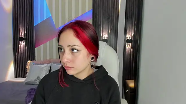 Snapshot of emily_layton chatting on October 31, 2025, 1:52 pm emily layton online show from October 31, 2025, 1:52 pm