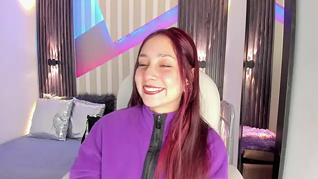 Snapshot of emily_layton chatting on November 24, 2025, 2:39 pm emily layton online show from November 24, 2025, 2:39 pm