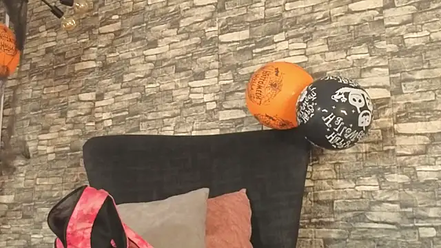 alondrabigtits online show from October 26, 2025, 12:05 pm