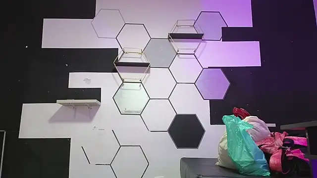 alondrabigtits online show from October 7, 2025, 12:17 pm