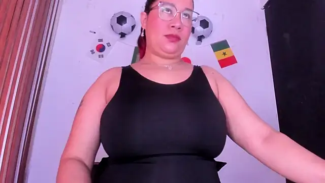 Snapshot of alondrabigtits chatting on June 27, 2026, 12:11 pm alondrabigtits online show from June 27, 2026, 12:11 pm