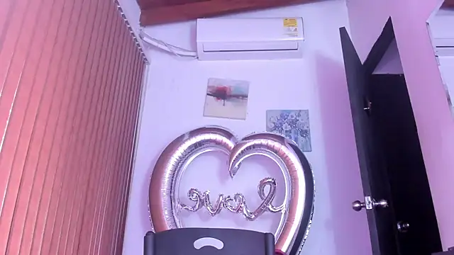 Snapshot of alondrabigtits chatting on March 9, 2026, 12:09 pm alondrabigtits online show from March 9, 2026, 12:09 pm