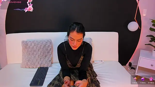 Ada Monroe10 online show from February 5, 2026, 1:29 pm