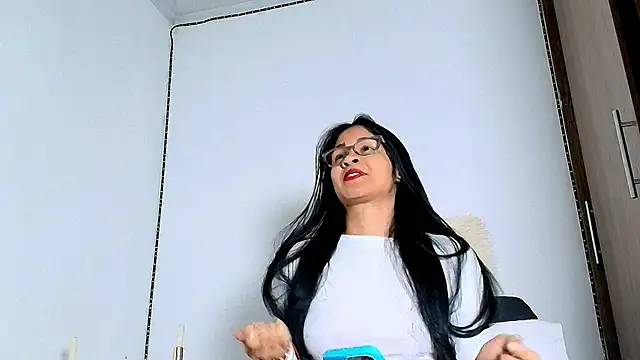 Snapshot of Alba_Olimpo chatting on May 8, 2026, 5:28 pm Alba Olimpo online show from May 8, 2026, 5:28 pm