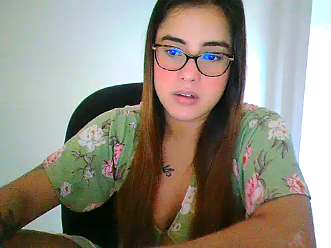 Snapshot of maliamiller chatting on April 22, 2026, 11:06 am maliamiller online show from April 22, 2026, 11:06 am