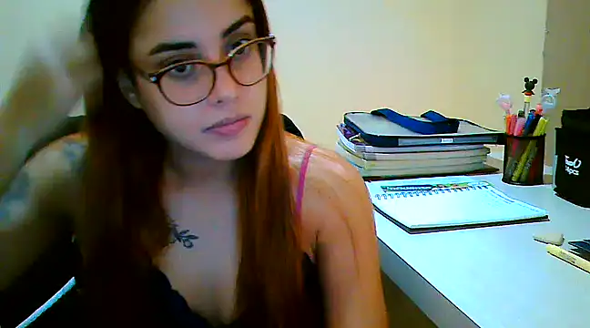 Snapshot of maliamiller chatting on March 18, 2025, 9:10 pm maliamiller online show from March 18, 2025, 9:10 pm