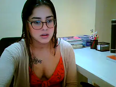 Snapshot of maliamiller chatting on September 28, 2025, 4:25 pm maliamiller online show from September 28, 2025, 4:25 pm