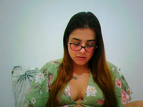 Snapshot of maliamiller chatting on April 18, 2026, 9:11 am maliamiller online show from April 18, 2026, 9:11 am