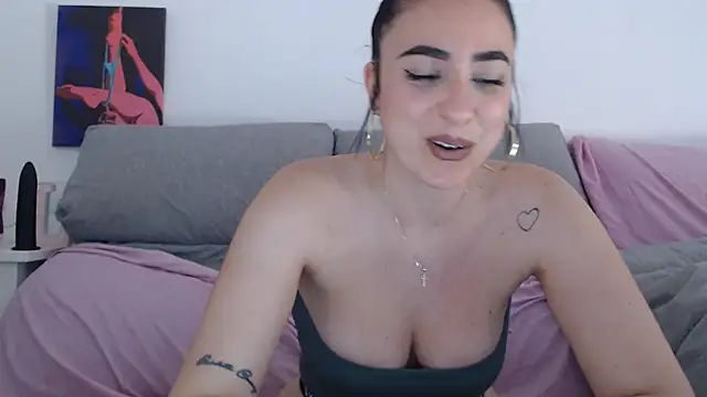 leilacam25 online show from July 7, 2026, 3:15 pm