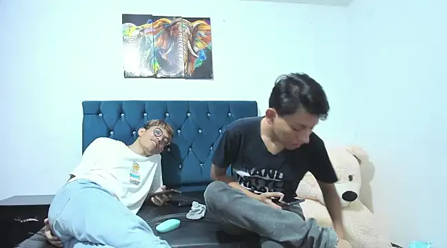 AXEL AND THOMAS online show from December 10, 2024, 1:33 pm