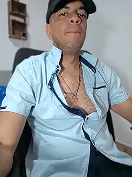 latinmartin73 online show from May 2, 2026, 3:06 pm