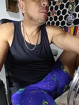 Snapshot of latinmartin73 chatting on June 20, 2026, 2:05 am latinmartin73 online show from June 20, 2026, 2:05 am