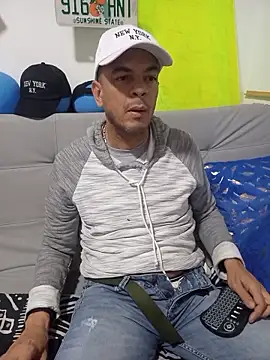 latinmartin73 online show from October 19, 2025, 4:37 am