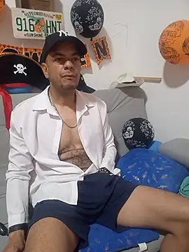 latinmartin73 online show from November 1, 2025, 1:38 pm