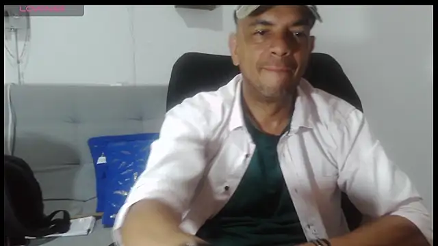 Snapshot of latinmartin73 chatting on May 20, 2026, 12:29 am latinmartin73 online show from May 20, 2026, 12:29 am