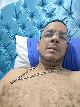 Snapshot of latinmartin73 chatting on June 19, 2026, 3:34 am latinmartin73 online show from June 19, 2026, 3:34 am