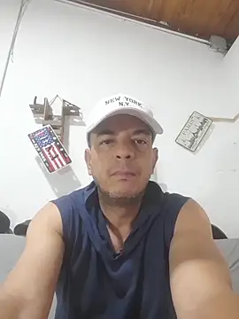 latinmartin73 online show from November 16, 2025, 1:05 pm