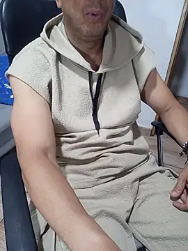 latinmartin73 online show from February 3, 2026, 12:21 am