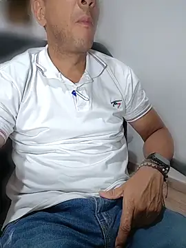Snapshot of latinmartin73 chatting on May 8, 2026, 11:41 pm latinmartin73 online show from May 8, 2026, 11:41 pm