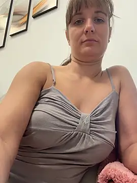 jennifer11772 online show from April 26, 2026, 7:05 am