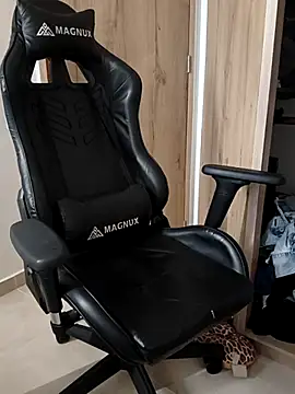 Kiitygirl online show from October 31, 2025, 8:16 pm