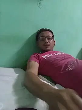 Snapshot of Andresguz35 chatting on November 12, 2025, 4:27 am Andresguz35 online show from November 12, 2025, 4:27 am