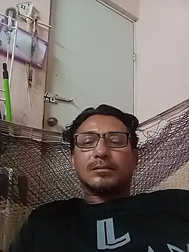 Snapshot of Andresguz35 chatting on October 30, 2025, 3:38 am Andresguz35 online show from October 30, 2025, 3:38 am