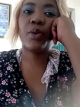 Snapshot of QueenOFthroat chatting on December 5, 2024, 11:12 am QueenOFthroat online show from December 5, 2024, 11:12 am