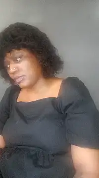 Snapshot of QueenOFthroat chatting on January 26, 2025, 11:06 am QueenOFthroat online show from January 26, 2025, 11:06 am