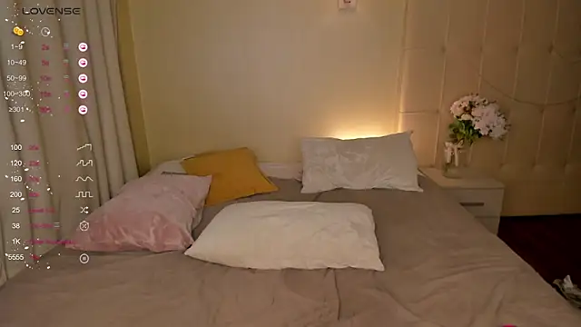 Emma  Leee online show from January 27, 2025, 4:09 am