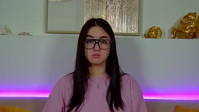 Snapshot of ChristinaMilton chatting on November 7, 2025, 6:12 pm ChristinaMilton online show from November 7, 2025, 6:12 pm