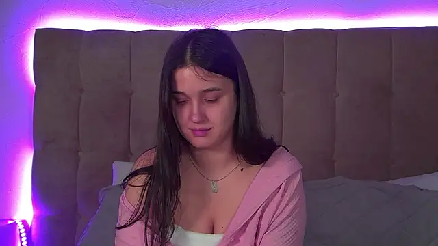 Snapshot of ChristinaMilton chatting on November 20, 2025, 6:19 pm ChristinaMilton online show from November 20, 2025, 6:19 pm