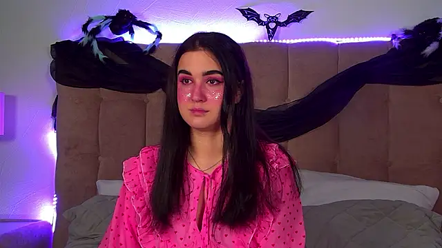 Snapshot of ChristinaMilton chatting on November 1, 2025, 6:02 pm ChristinaMilton online show from November 1, 2025, 6:02 pm