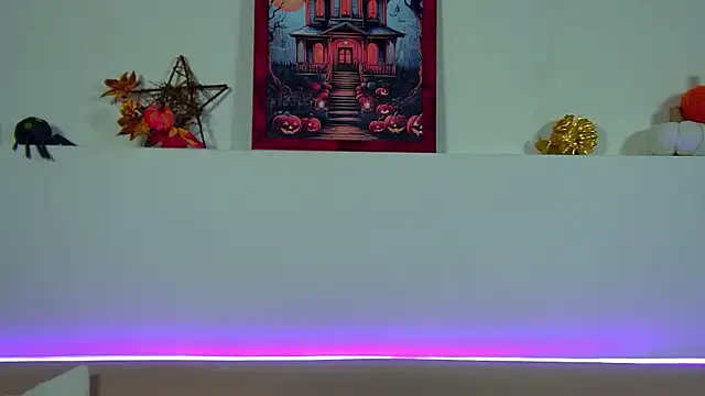 Snapshot of ChristinaMilton chatting on October 27, 2025, 6:31 pm ChristinaMilton online show from October 27, 2025, 6:31 pm