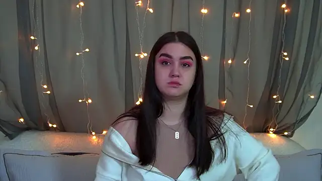 Snapshot of ChristinaMilton chatting on November 24, 2025, 7:14 pm ChristinaMilton online show from November 24, 2025, 7:14 pm