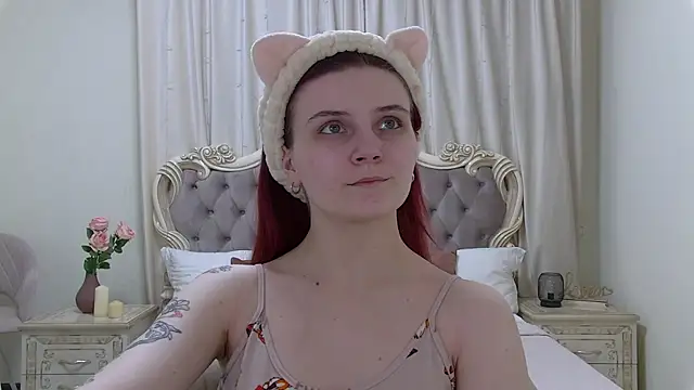 Snapshot of KellyStone chatting on November 11, 2025, 5:08 pm KellyStone online show from November 11, 2025, 5:08 pm