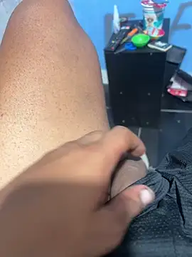 morenoroludo777 online show from October 25, 2025, 4:11 am