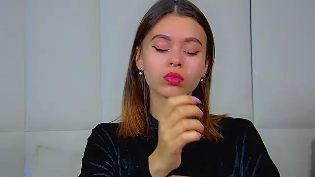 Snapshot of PollyLanders chatting on October 6, 2025, 7:14 pm PollyLanders online show from October 6, 2025, 7:14 pm