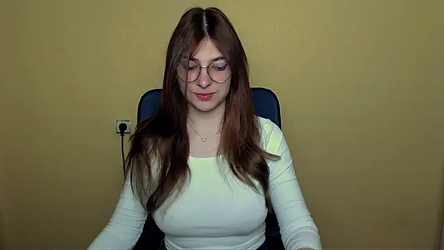 Luna Lush  online show from May 2, 2026, 8:30 am