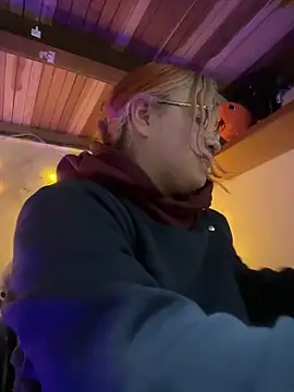 SophiaWeestt99 online show from February 5, 2026, 4:08 am