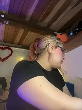 SophiaWeestt99 online show from March 6, 2026, 3:45 am