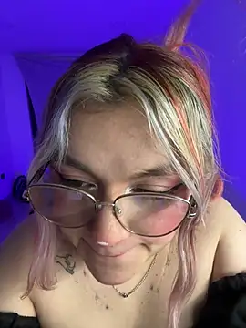 Snapshot of SophiaWeestt99 chatting on August 1, 2026, 2:20 am SophiaWeestt99 online show from August 1, 2026, 2:20 am