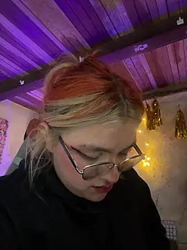 SophiaWeestt99 online show from April 22, 2026, 4:52 am