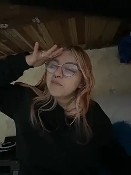 SophiaWeestt99 online show from October 18, 2025, 2:57 am