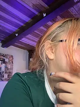 SophiaWeestt99 online show from April 29, 2026, 3:00 am