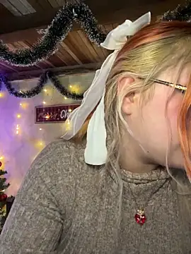 SophiaWeestt99 online show from December 17, 2025, 5:56 am